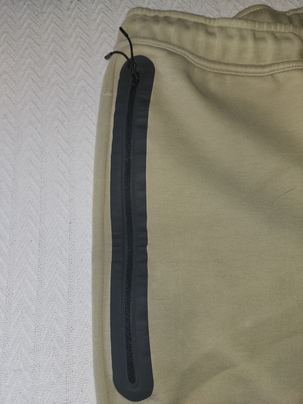 Nike Men’s Olive/Tan Athletic Shorts with Black Accents - Picture 2 of 5